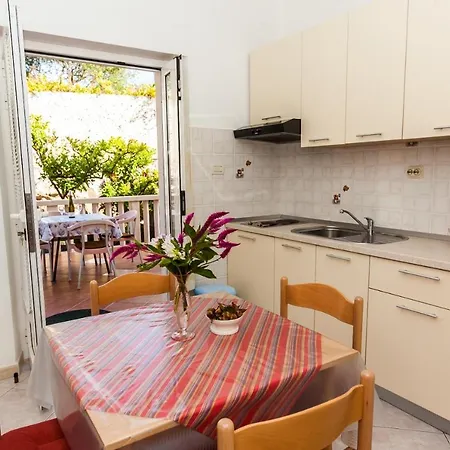 Sea View Apartment Sumartin Exterior photo