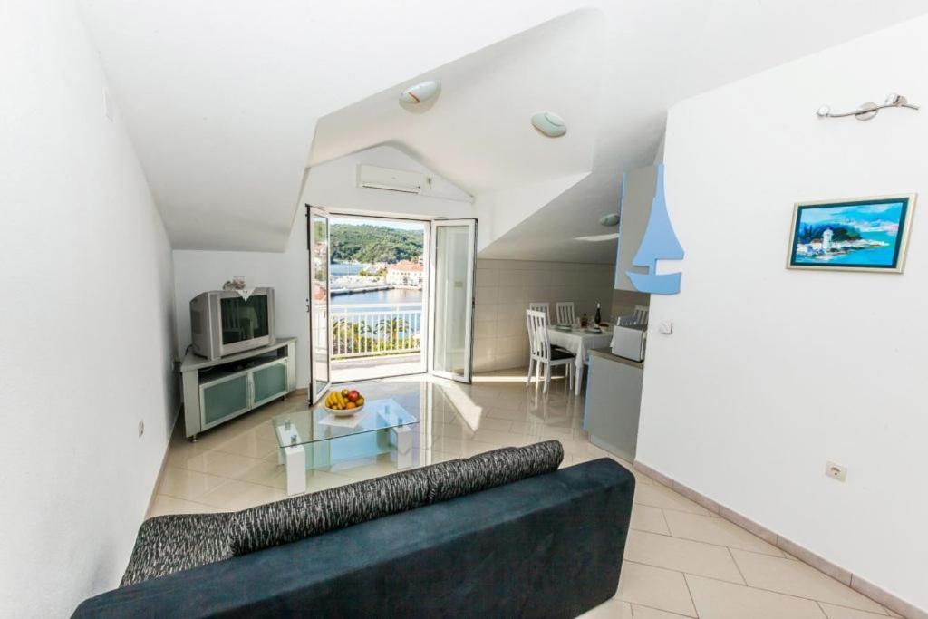 Sea View Apartment Sumartin